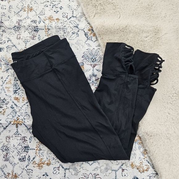 Athleta Solid Black Mind Over Matter Capri Legging Size XL - Picture 3 of 9